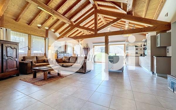 Maison à vendre    6 pièces • 198 m2 Saint-Jean-de-Tholome