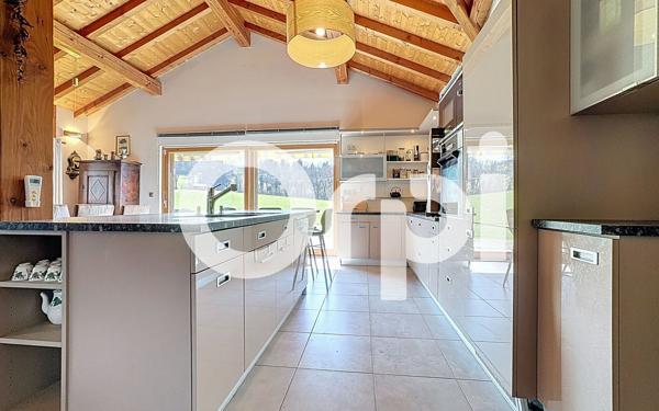 Maison à vendre    6 pièces • 198 m2 Saint-Jean-de-Tholome