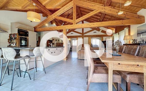 Maison à vendre    6 pièces • 198 m2 Saint-Jean-de-Tholome