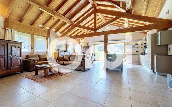 Maison à vendre    6 pièces • 198 m2 Saint-Jean-de-Tholome