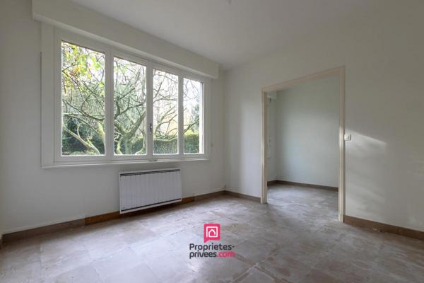 Ensemble immobilier 383.45 m2 : Maison et 2 apts + jardin et hangar
