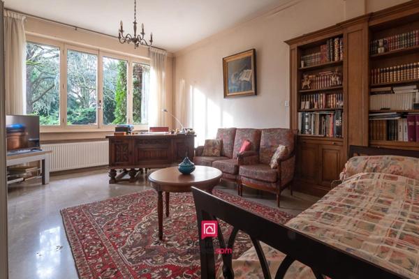 Ensemble immobilier 383.45 m2 : Maison et 2 apts + jardin et hangar