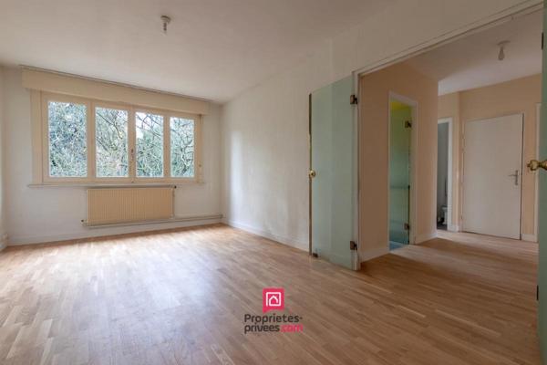 Ensemble immobilier 383.45 m2 : Maison et 2 apts + jardin et hangar