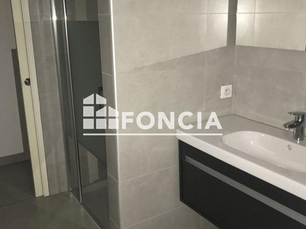 Location Appartement 2 pièces 50.2 m² - 129 Rue Sommeiller Chambery 73000