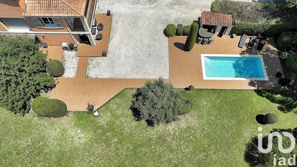 Maison 8 pièces de 243 m² à Entraigues-sur-la-Sorgue (84320)