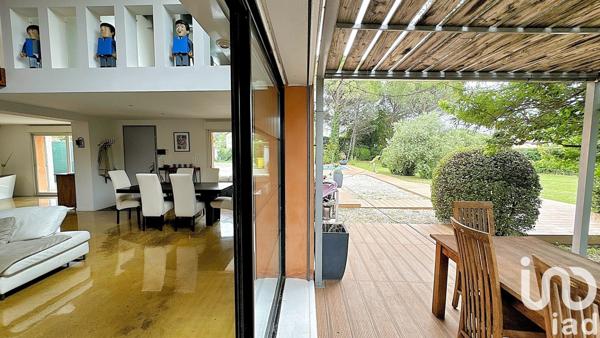 Maison 8 pièces de 243 m² à Entraigues-sur-la-Sorgue (84320)