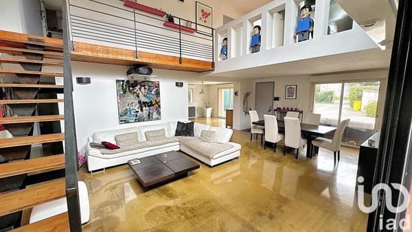 Maison 8 pièces de 243 m² à Entraigues-sur-la-Sorgue (84320)