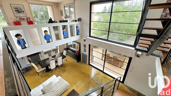 Maison 8 pièces de 243 m² à Entraigues-sur-la-Sorgue (84320)