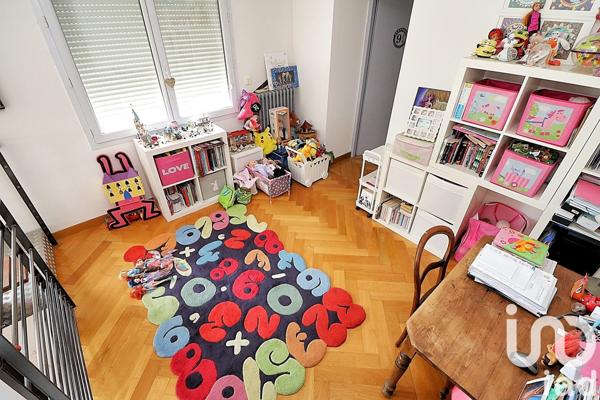 Maison 8 pièces de 243 m² à Entraigues-sur-la-Sorgue (84320)