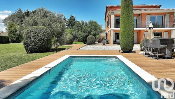 Maison 8 pièces de 243 m² à Entraigues-sur-la-Sorgue (84320)