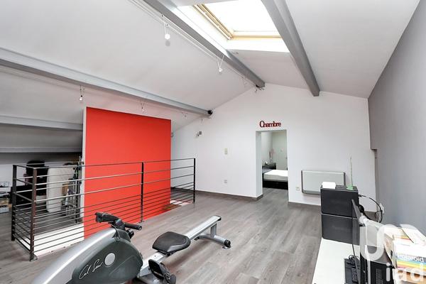 Maison 8 pièces de 243 m² à Entraigues-sur-la-Sorgue (84320)