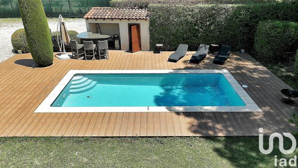 Maison 8 pièces de 243 m² à Entraigues-sur-la-Sorgue (84320)