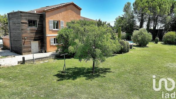 Maison 8 pièces de 243 m² à Entraigues-sur-la-Sorgue (84320)
