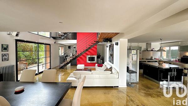 Maison 8 pièces de 243 m² à Entraigues-sur-la-Sorgue (84320)