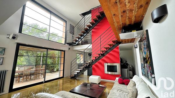 Maison 8 pièces de 243 m² à Entraigues-sur-la-Sorgue (84320)