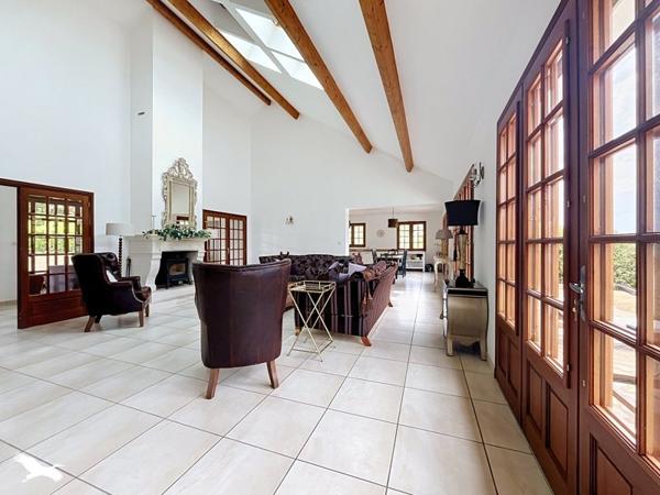 Maison à vendre 345 000 € Vayres 5 p 186 m² DPE C