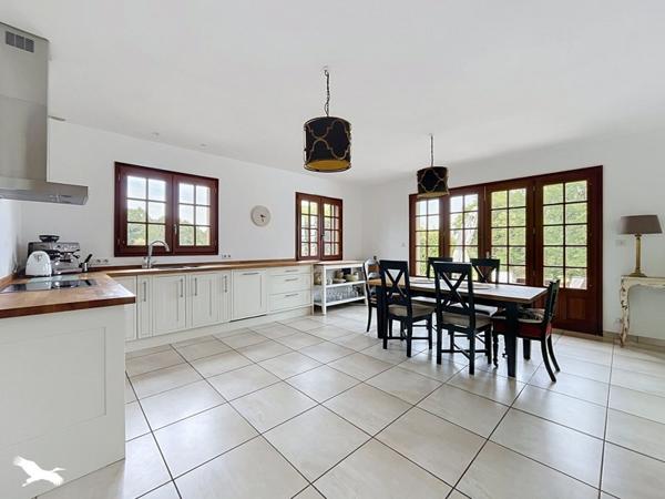 Maison à vendre 345 000 € Vayres 5 p 186 m² DPE C