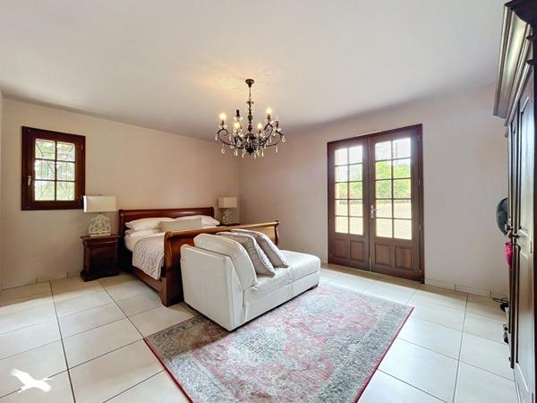 Maison à vendre 345 000 € Vayres 5 p 186 m² DPE C