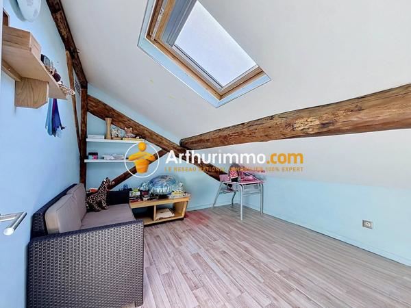 Vente                                                      Appartement
                        
                     5 pièces                      135 m2                     à Bourgoin-Jallieu