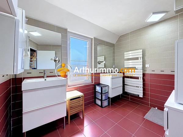 Vente                                                      Appartement
                        
                     5 pièces                      135 m2                     à Bourgoin-Jallieu