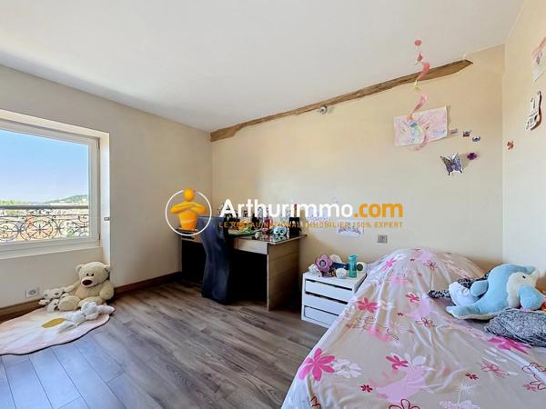 Vente                                                      Appartement
                        
                     5 pièces                      135 m2                     à Bourgoin-Jallieu