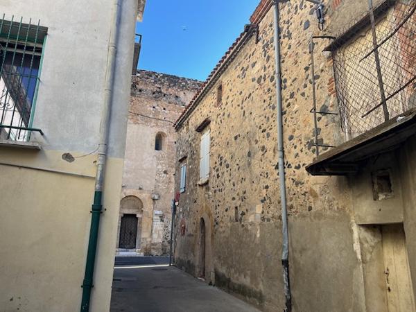 Maison de village 153m2 de surface plancher sur 3 niveaux Espira-de-l'Agly (66600)