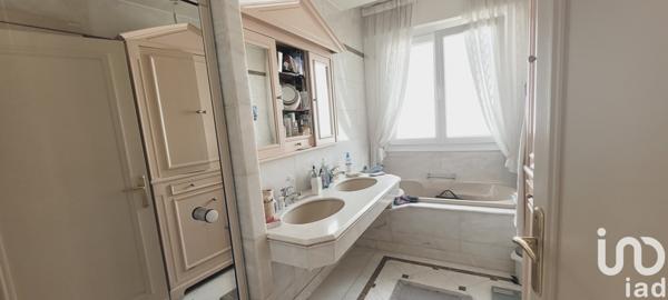 House for sale 5 rooms 136 m² Le Plessis-Trévise