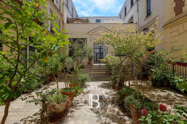 Paris 10ème, Appartement 1 Chambre -  80 m² à vendre