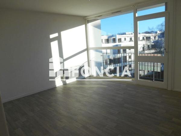 Location Appartement 2 pièces 48.55 m² - 33 RUE PHILIPPE LEBON Vannes 56000