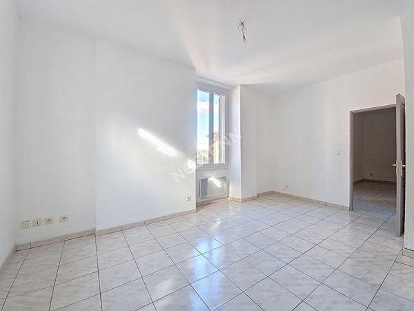 Martigues Jonquière beau T3 vue Canal