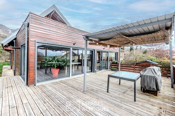 Maison aux beaux volumes avec vue imprenable sur les Alpes