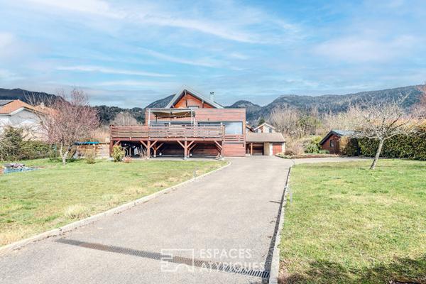 Maison aux beaux volumes avec vue imprenable sur les Alpes