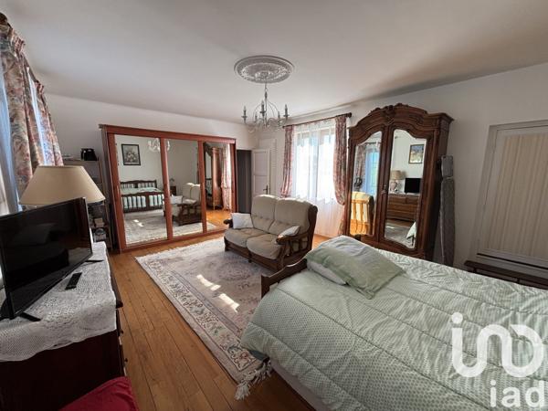 Maison 5 pièces de 165 m² à Saint-Pardoux-la-Rivière (24470)