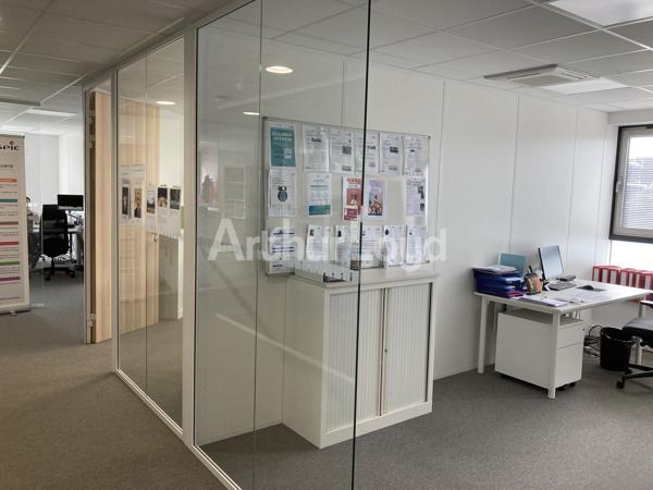 À louer : bureaux d'exception à Lesquin - 1365 m² dans un cadre moderne et prestigieux