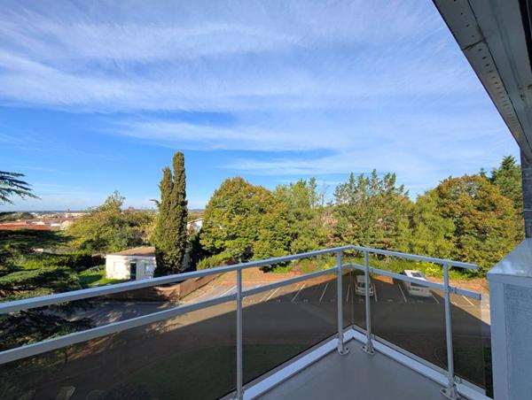Appartement  Copropriété à Cognac 4 pièce(s) 83.43 m2 CRIT 424100
