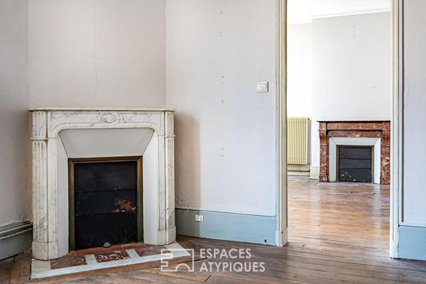 Maison d’artiste à réhabiliter, chargée d’histoire avec jardin et ateliers