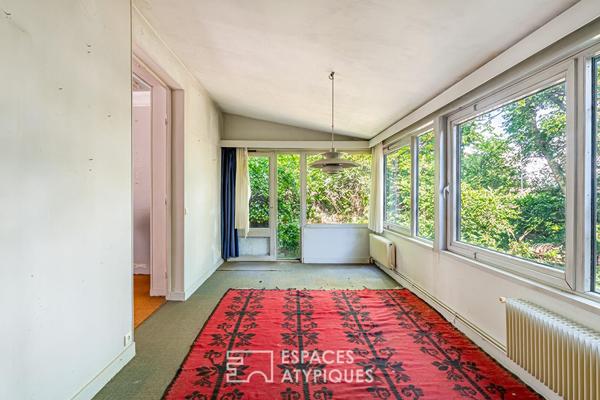 Maison d’artiste à réhabiliter, chargée d’histoire avec jardin et ateliers