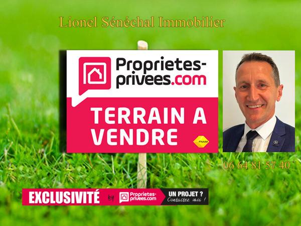 Terrain à bâtir entièrement plat de plus de 800 m2 avec une façade de 24 m