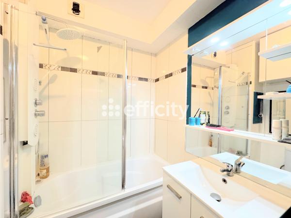 Appartement
         2 pièces
        - 50 m² Exclusivité 185 000 € *