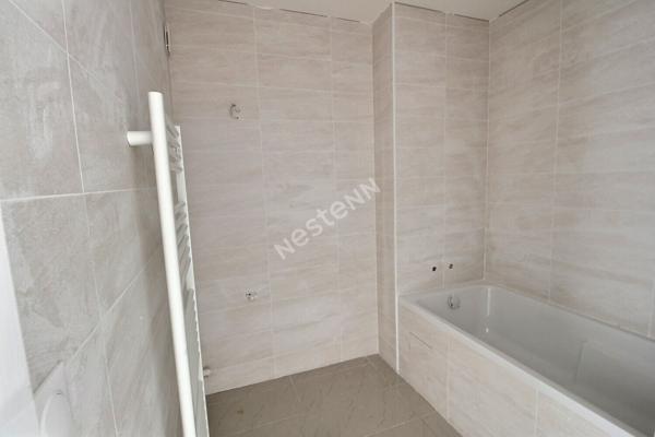 PROCHE VINCENNES, AVENUE DU PRESIDENT WILSON , BATIMENT AU CALME SUR COUR TRIPLEX 4 PIECES AVEC JARDIN PRIVATIF