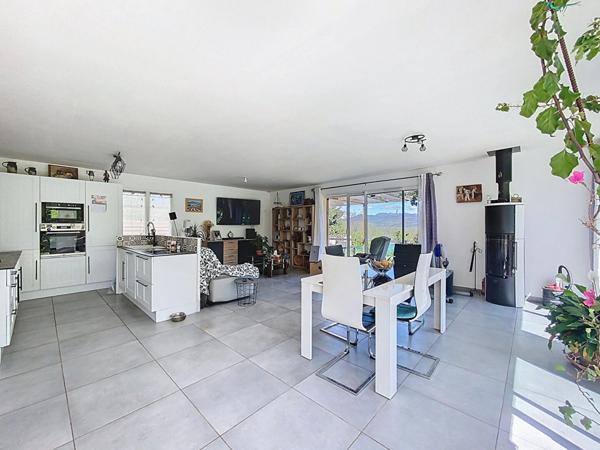 A vendre maison récente de plain-pied à Mison