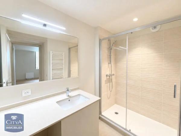 Appartement à louer 3 pièces 74.28m² Chinon (37500)