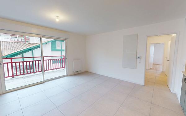 Appartement à louer    4 pièces • 95 m2 Ciboure