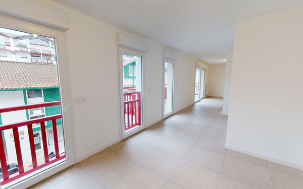 Appartement à louer    4 pièces • 95 m2 Ciboure