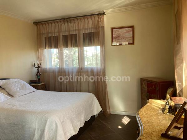 Allée Robert Desnos - Appartement F4 / 3 Chambres - 80 m2 - 165 000 € FAI
