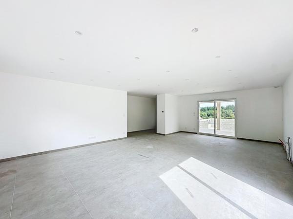 Maison neuve de plain-pied à Belmont – Le confort moderne à portée de main !