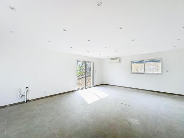 Maison neuve de plain-pied à Belmont – Le confort moderne à portée de main !