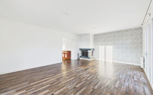 Maison à vendre    7 pièces • 227 m2 Vinay