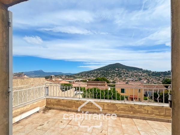 Maison à vendre 5 pièces CARQUEIRANNE (83), Maison familiale 3 chambres possibilité 4, GARAGE, vue dégagée.