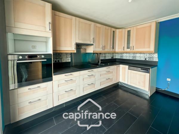 Maison à vendre 5 pièces CARQUEIRANNE (83), Maison familiale 3 chambres possibilité 4, GARAGE, vue dégagée.